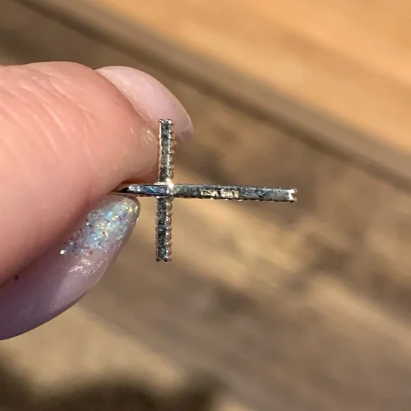 #179 0.17 cttw Moissanite cross necklace - Picture 4 of 9